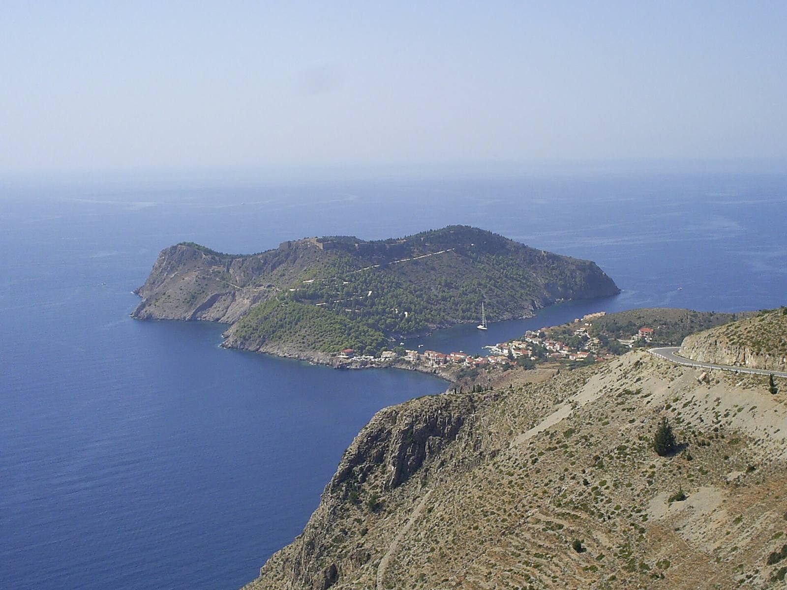 Η χερσόνησος και ο κόλπος της Άσσου στη βόρεια ακτή της Κεφαλονιάς